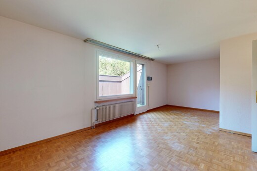 leerer raum mit kühler, inside property, natürliches licht, natural light, und gipskartonwand