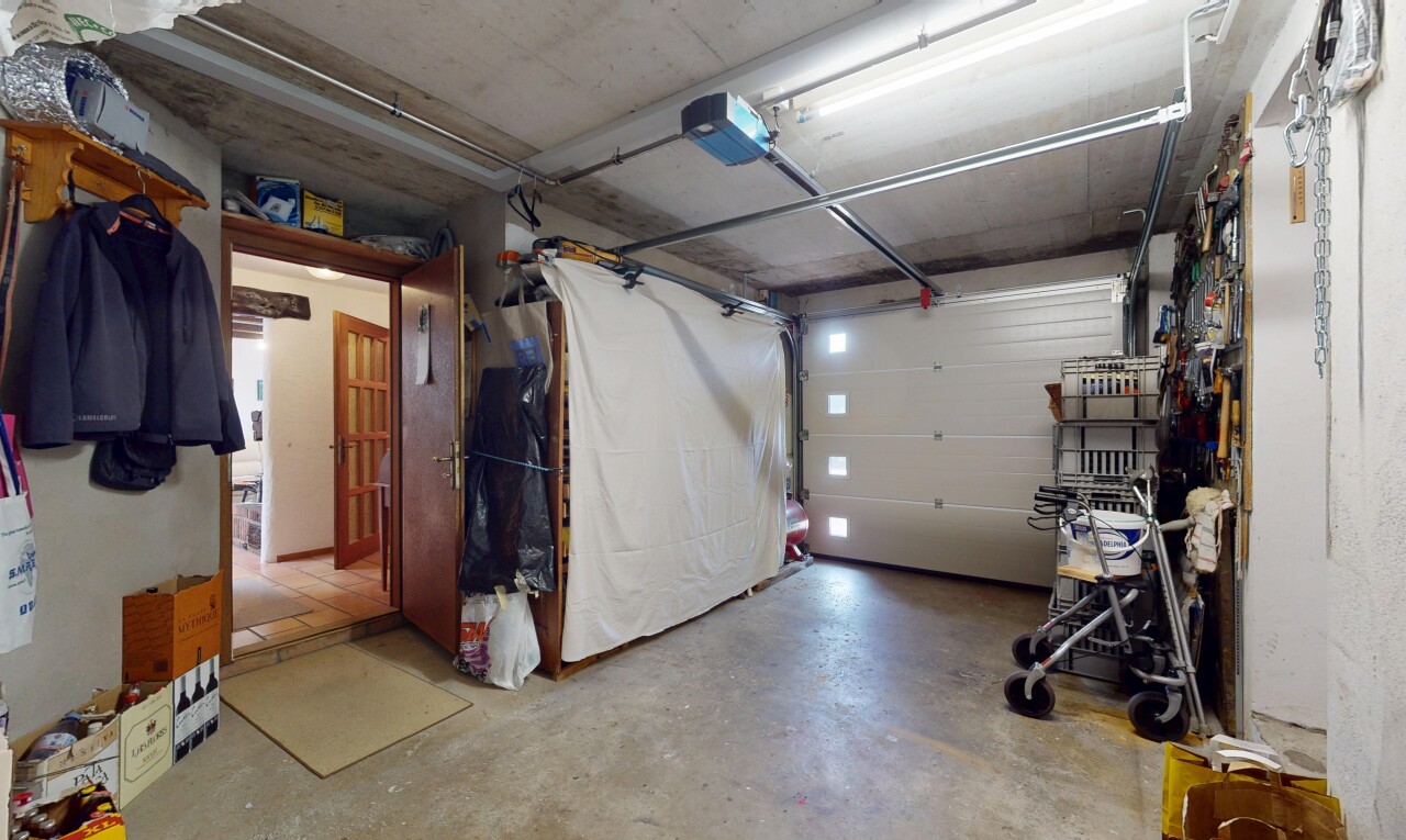 parking avec inside property