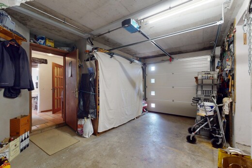 parking avec inside property