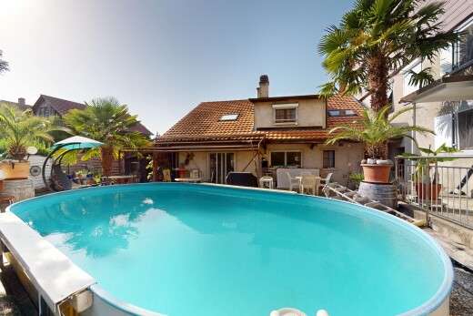 schwimmbad mit terrasse, property visible, schwimmbad, und day time