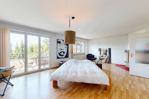 chambre avec sol en finition bois, wood finish floor, inside property, cloison sèche, et drywall
