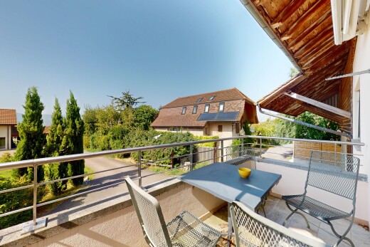 balcon avec day time, terrasse, coin repas extérieur, et from property
