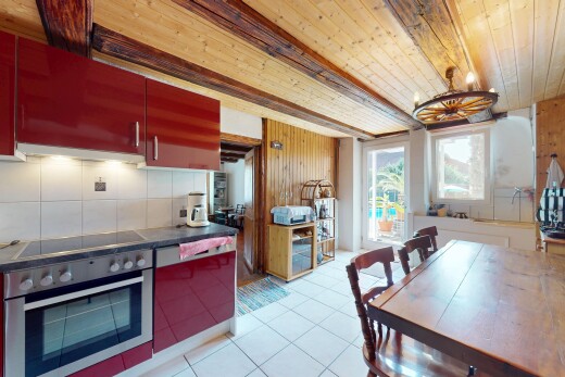 küche mit ofen, küchenrückwand beim herd, küchenrückwand beim Herd, inside property, und fliesenboden