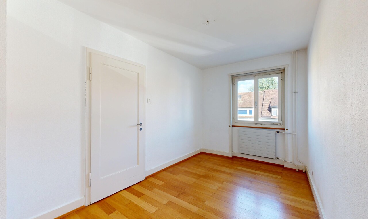 leerer raum mit wood finish floor, holzfußboden, drywall, gipskartonwand, und light floor