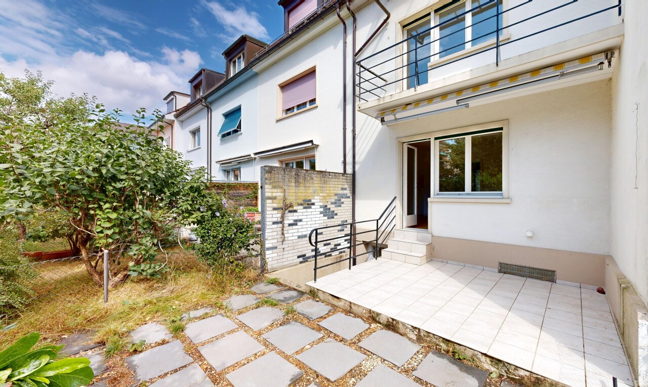 außenansicht mit stuckverkleidung, day time, und balkon