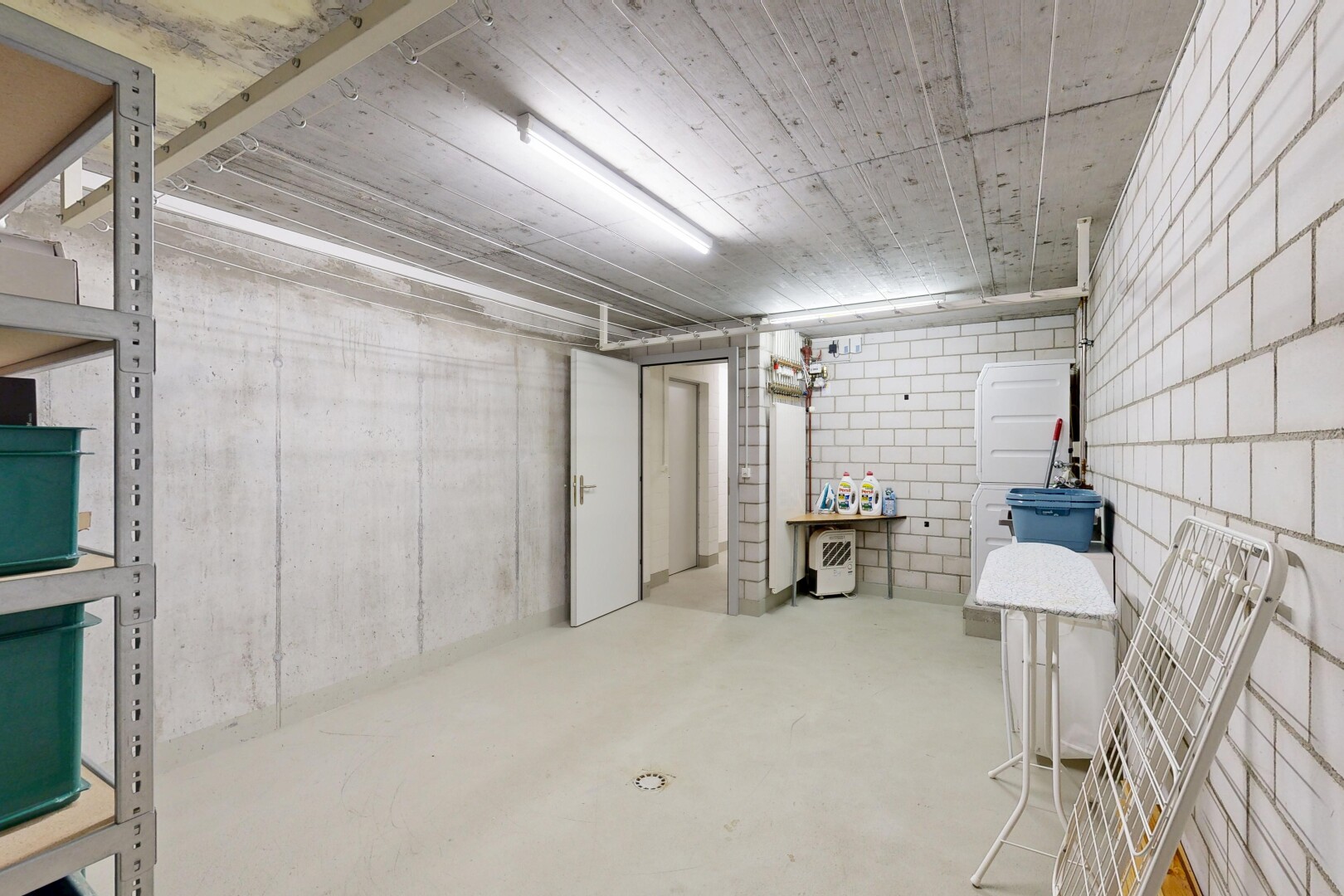 parking avec inside property