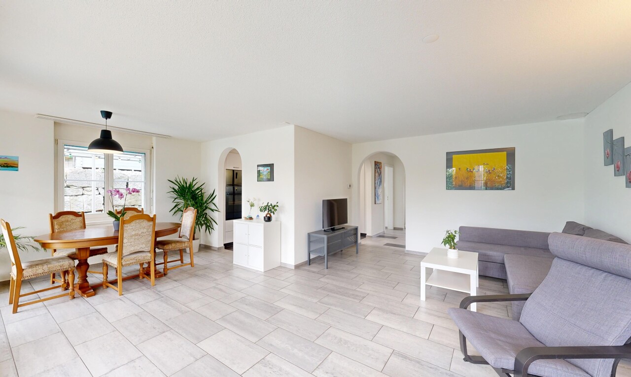 salon / salle à manger avec inside property, natural light, lumière naturelle, drywall, et cloison sèche