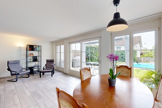 wohn- / esszimmer mit natürliches licht, natural light, gipskartonwand, drywall, und inside property