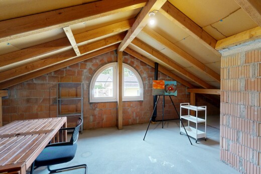 zimmer / schlafzimmer mit cathedral ceiling, kathedralendecke, natural light, natürliches licht, und low ceiling