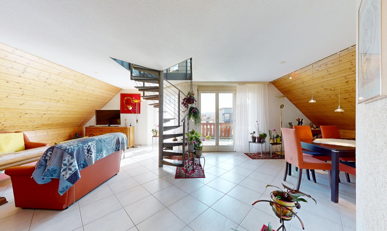 wohn- / esszimmer mit inside property, vaulted ceiling, dachschräge, treppen, und low ceiling