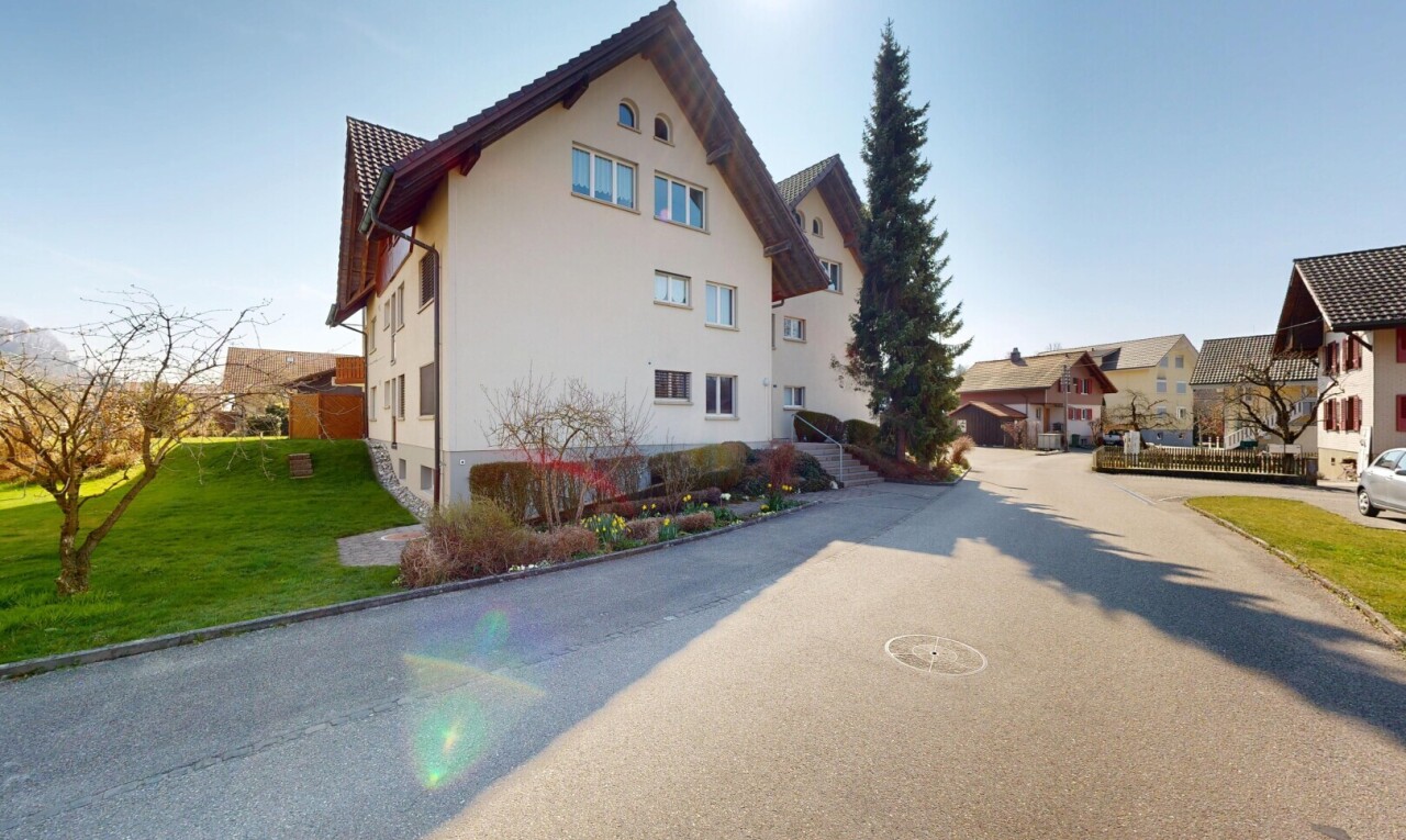 façade avec day time, pelouse, bardage en stuc, residential view, et vue résidentielle