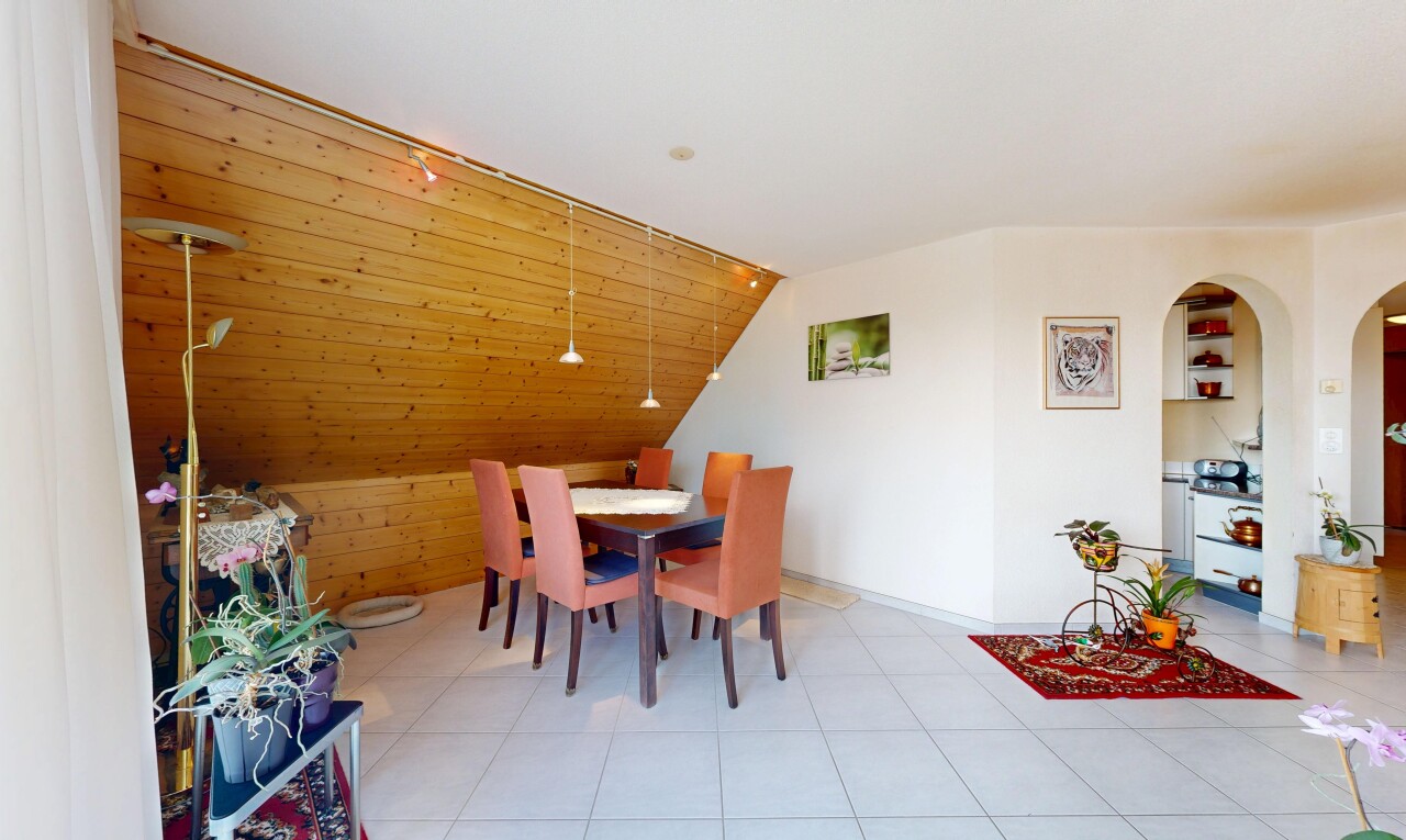 esszimmer mit dachschräge, vaulted ceiling, gipskartonwand, drywall, und inside property