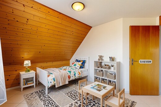 chambre avec pièce supplémentaire, sol en carrelage, tile floor, plafond voûté, et vaulted ceiling