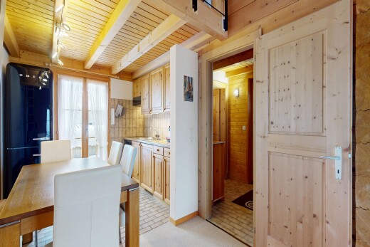 esszimmer mit inside property, holzwand, wood wall, balkendecke, und beamed ceiling