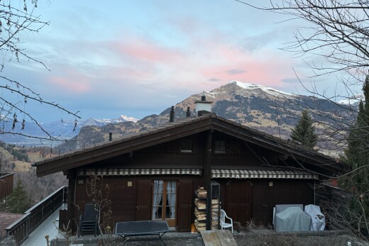 außenansicht mit blick auf die berge, mountain view, dusk, schornstein, und property visible