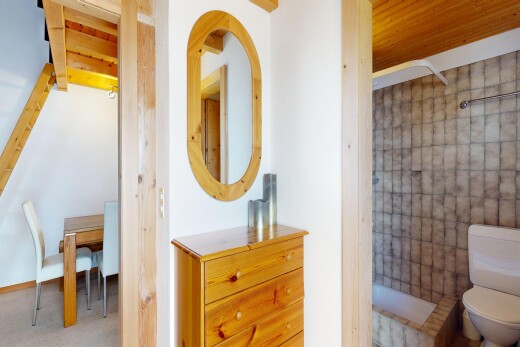 bad mit dusche, komplettes badezimmer, toilette, inside property, und gipskartonwand