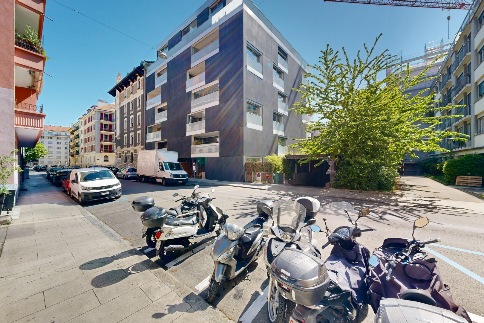extérieur du bâtiment avec vue sur le complexe d'appartements, apartment complex view, et day time