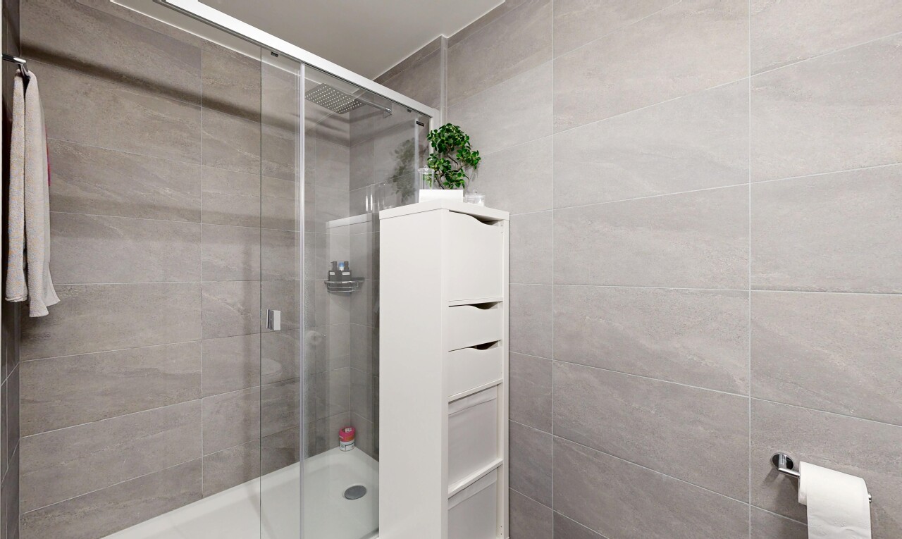 full bathroom featuring a stall shower