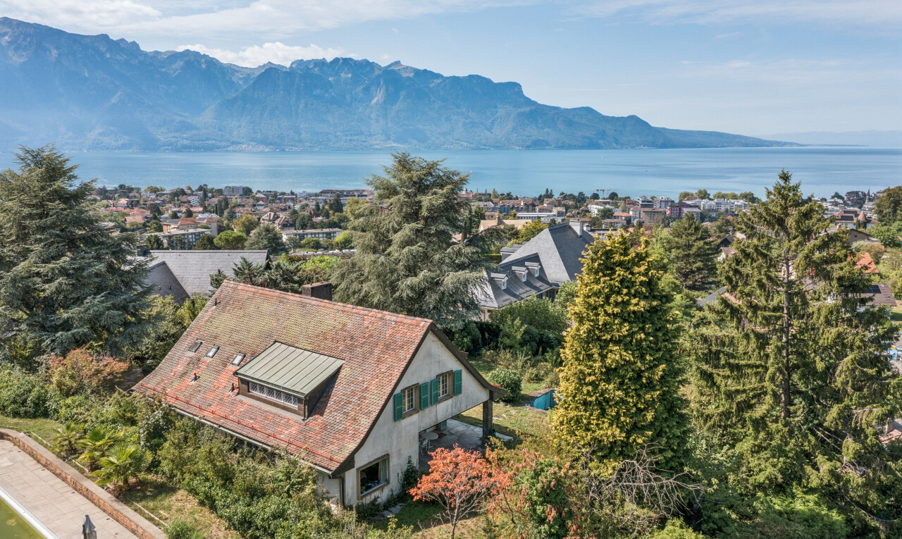 vue sur la montagne avec mountain view, vue sur la montagne, water view, vue sur l'eau, et day time