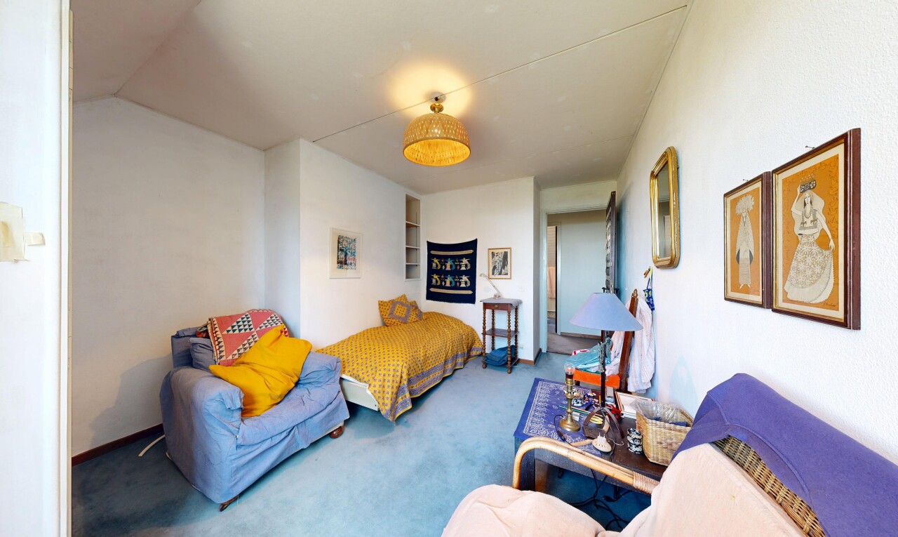 chambre avec carpet, moquette, drywall, cloison sèche, et inside property