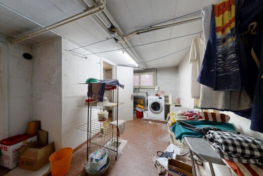 laundry area featuring washer / dryer