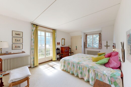 chambre avec radiateur, moquette, carpet, cloison sèche, et drywall