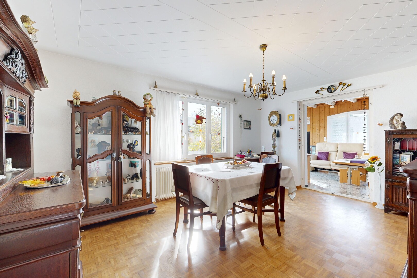 esszimmer mit parquet floor, inside property, natural light, natürliches licht, und drywall