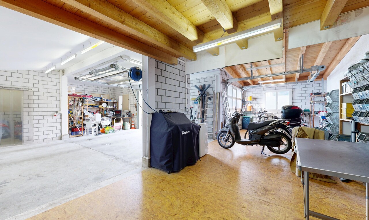 innenraum mit inside property, brick wall, ziegelwand, concrete floor, und betonboden