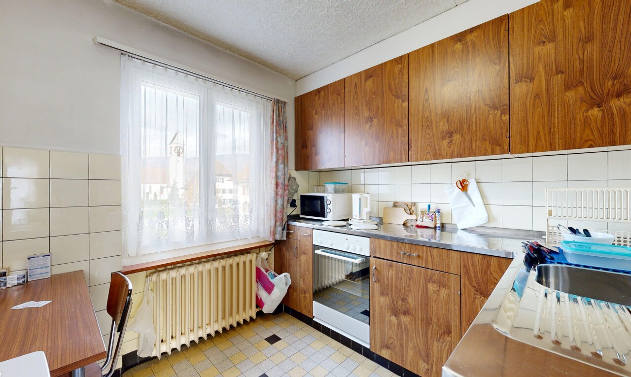 küche mit mittelbraune schränke, textured ceiling, spritzputz decke, ofen, und kühler