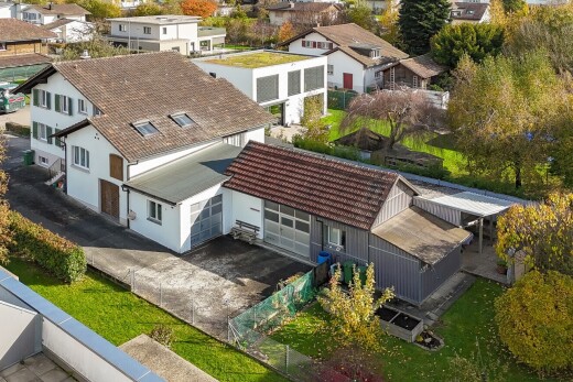 außenansicht mit ziegeldach, drone view, residential view, wohngebietblick, und auffahrt