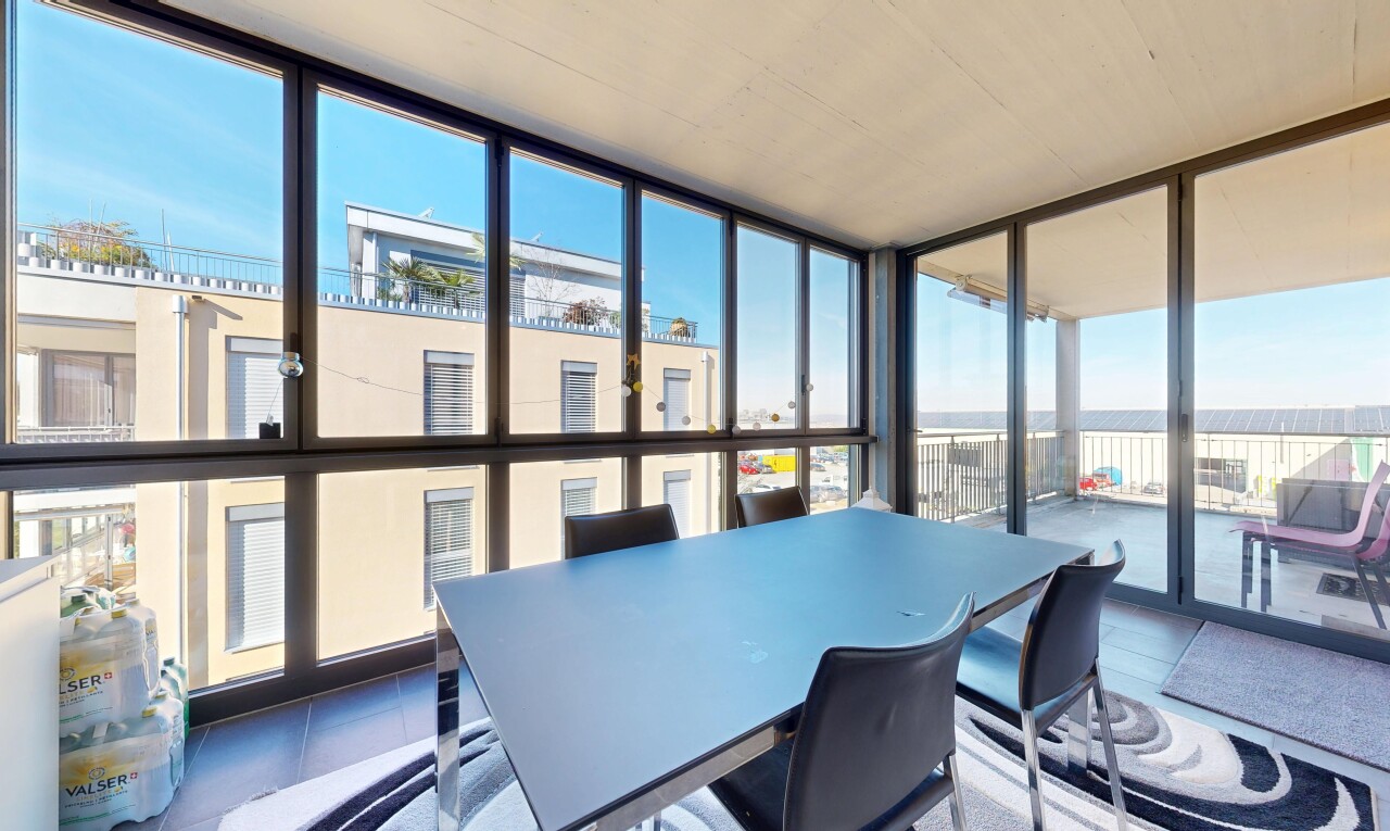 esszimmer mit day time, wintergarten, floor ceiling windows, natural light, und bodendeckenfenster