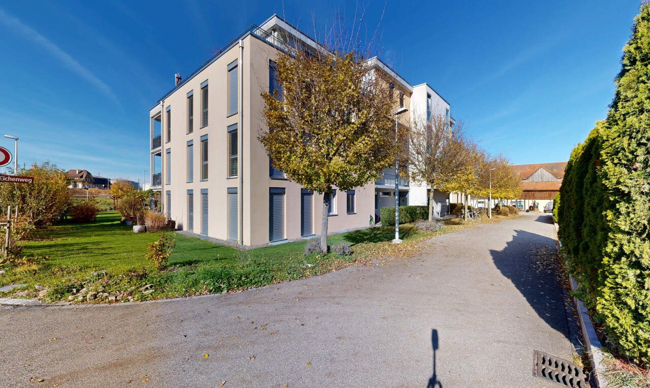 außenansicht mit property visible und day time