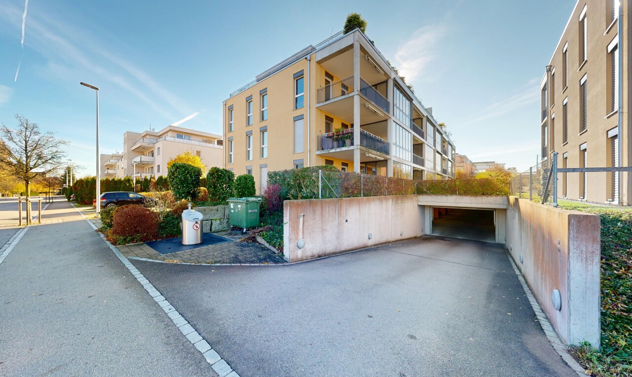außenansicht mit day time, blick auf wohnanlage, und apartment complex view