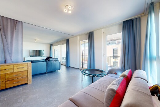 wohnzimmer mit natürliches licht, natural light, inside property, fernseher, und gipskartonwand