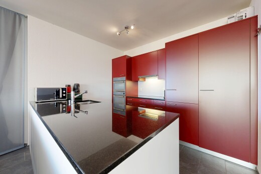 küche mit schränke mit flachen paneelen, durchgangsküche, inside property, fliesenboden, und tile floor