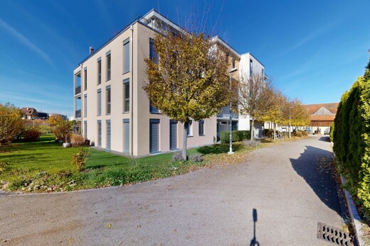 außenansicht mit property visible und day time