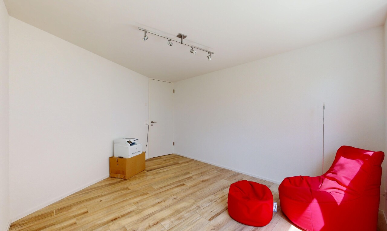 leerer raum mit wood finish floor, holzfußboden, drywall, gipskartonwand, und inside property