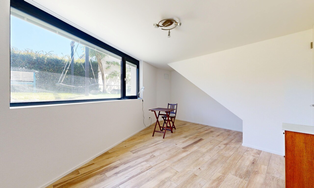 leerer raum mit inside property, wood finish floor, holzfußboden, drywall, und gipskartonwand