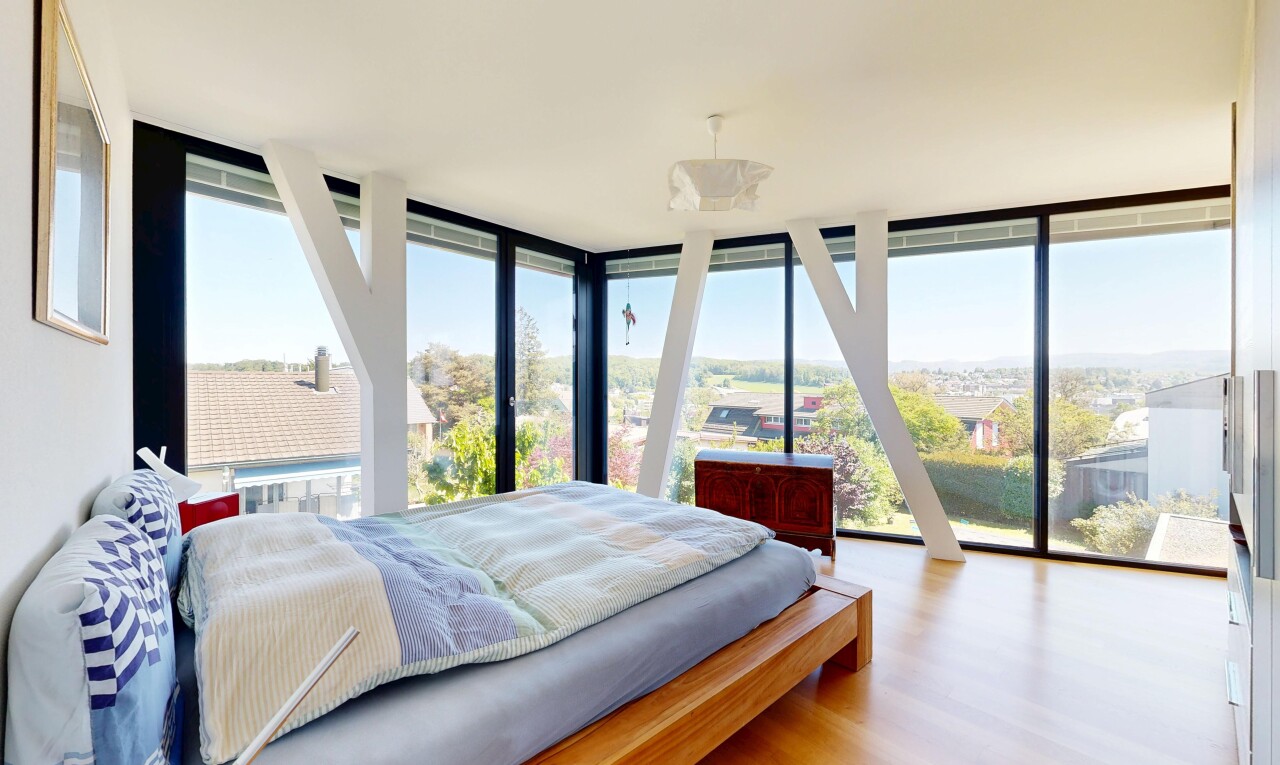 zimmer / schlafzimmer mit inside property, day time, bodendeckenfenster, floor ceiling windows, und natürliches licht