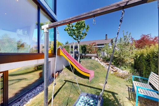 garten mit from property, rasen, spielplatz, und day time