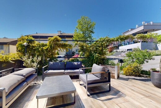 terrasse mit day time und wohnraum im freien