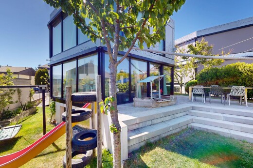 terrasse mit day time und essbereich im freien