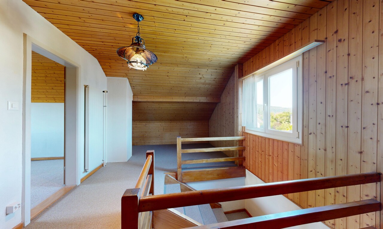 treppe mit holzdecke, wood ceiling, niedrige decke, low ceiling, und inside property