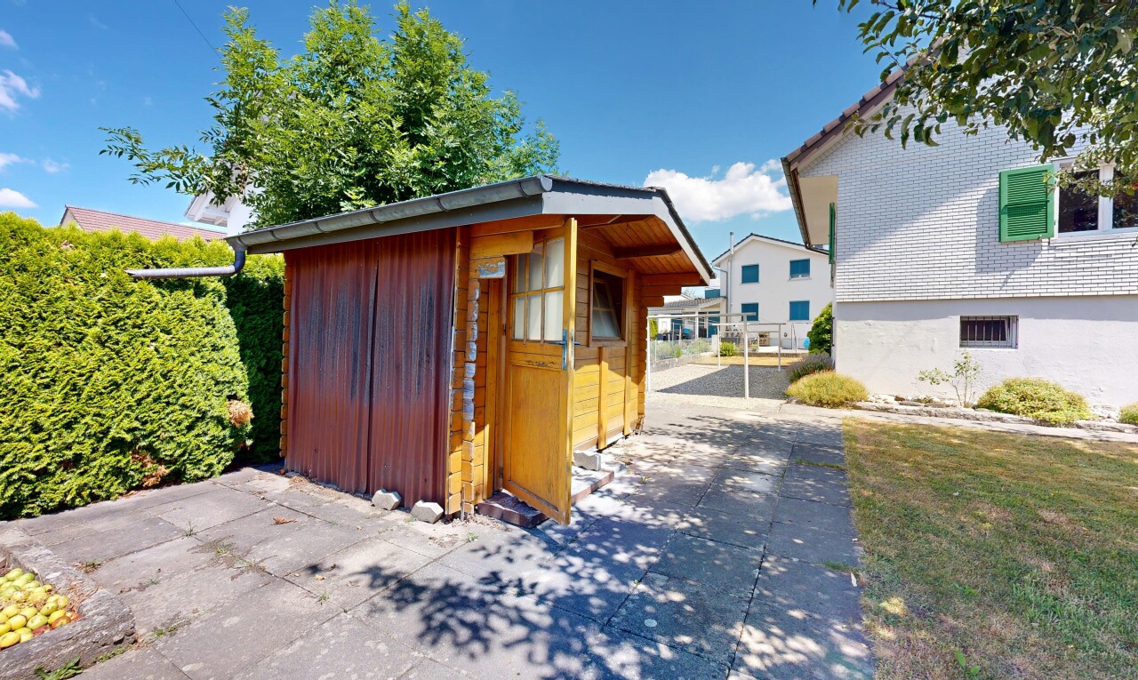 außenansicht mit day time, außenansicht, vertikale verkleidung, schuppen, und property visible