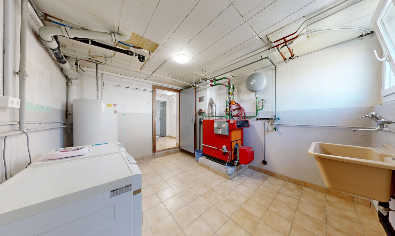wäschekammer mit wasserkocher, light floor, inside community, heizkessel, und drywall