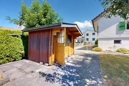 außenansicht mit day time, außenansicht, vertikale verkleidung, schuppen, und property visible