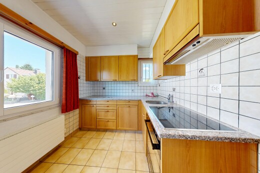 küche mit kühler, light countertops, light floor, herd, und küchenrückwand beim herd