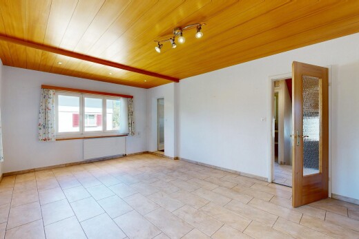 leerer raum mit inside property, gipskartonwand, drywall, light floor, und holzdecke