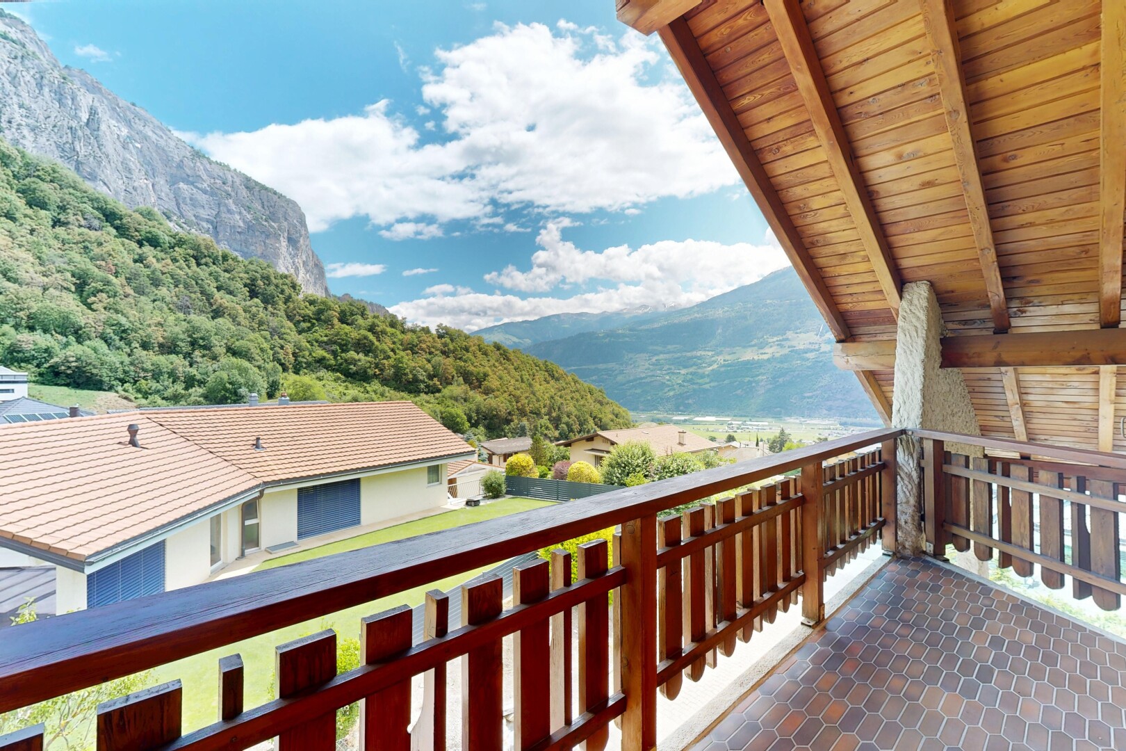 balcon avec mountain view, vue sur la montagne, from property, balcon, et day time