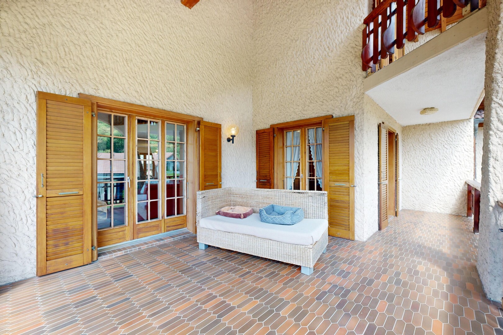 terrasse avec terrasse et portes-fenêtres